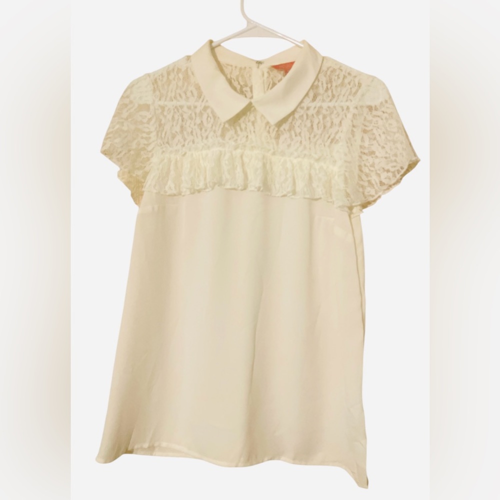 🤍🤍💖Elegant Cream Lace Women's Top, 100%polyester